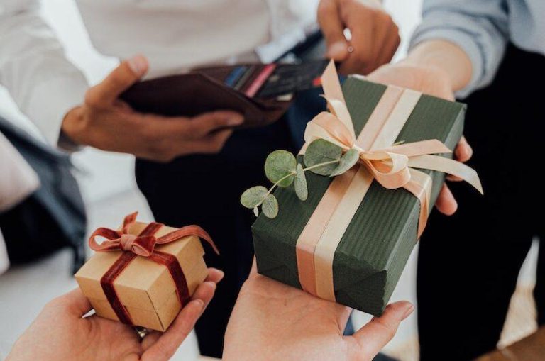 The Strategic Significance of Corporate Gift-Giving in Business